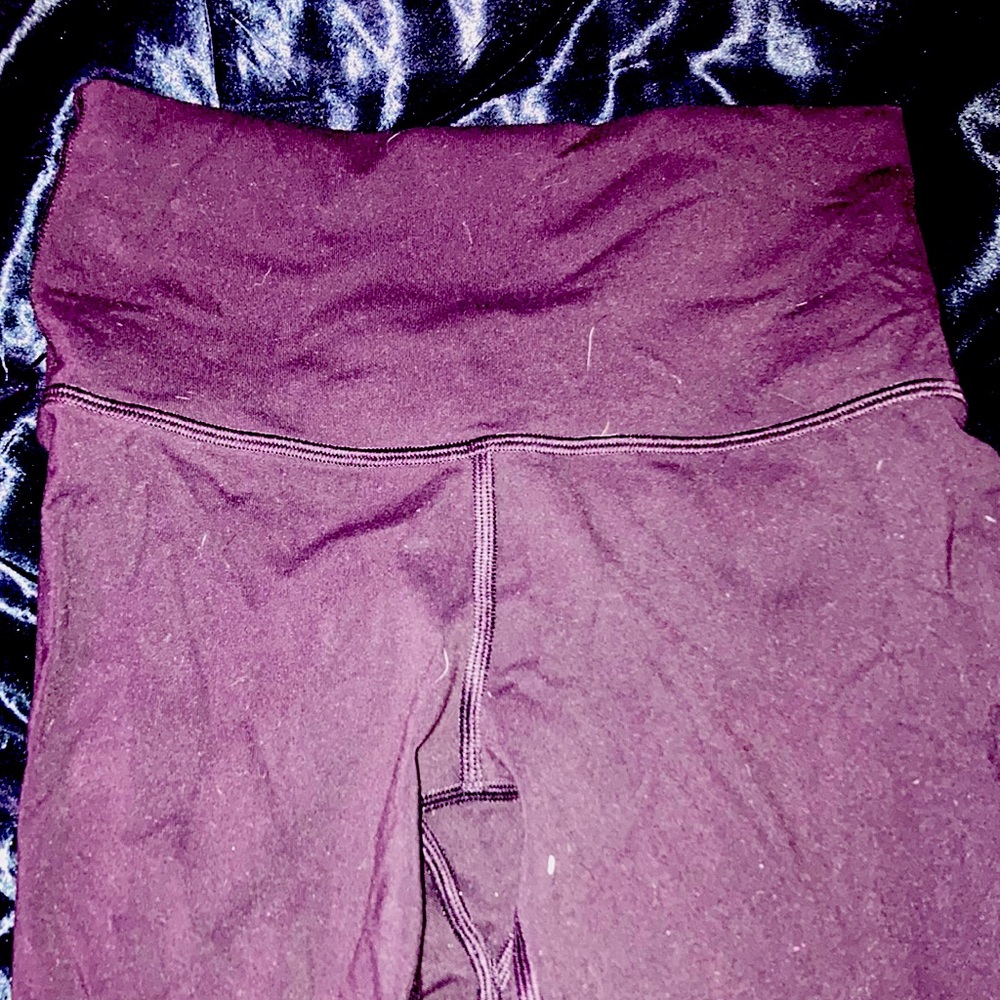 Lululemon burgundy leggings.